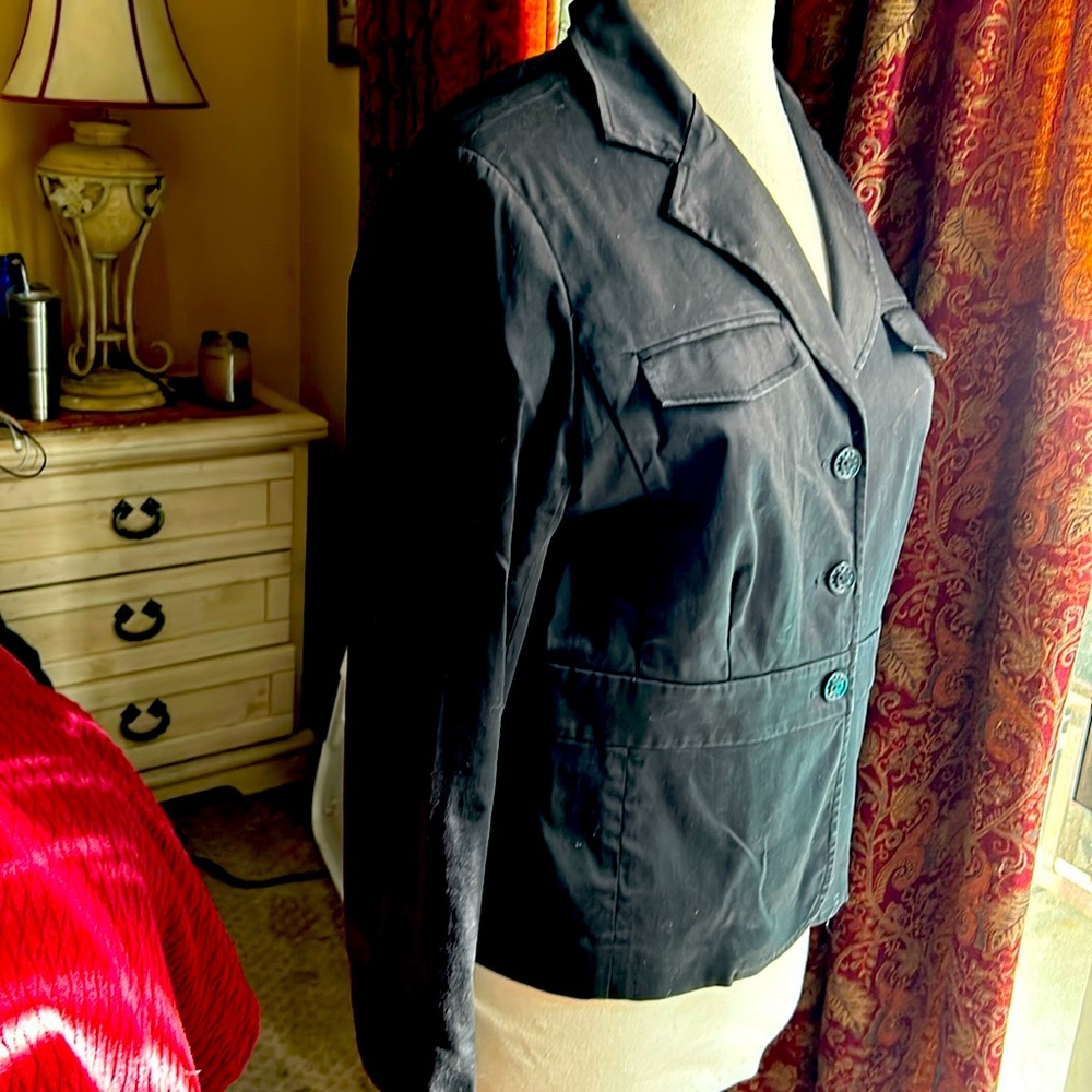 Cotton jacket with 3% spandex.